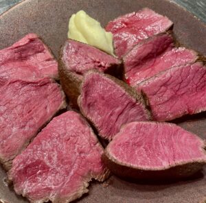 Lean Wagyu beef served at a Tokyo restaurant – QUNIOMI